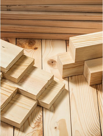 Listones de madera cepillada