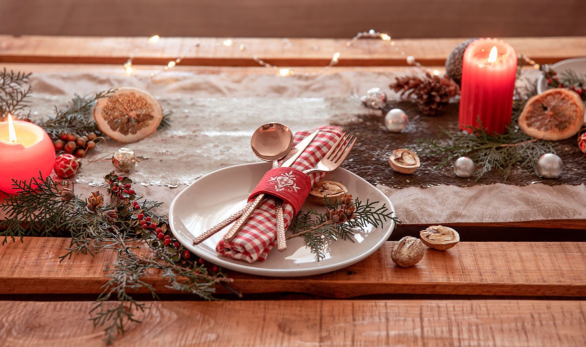 Ideas y estilos para decorar la mesa en Navidad